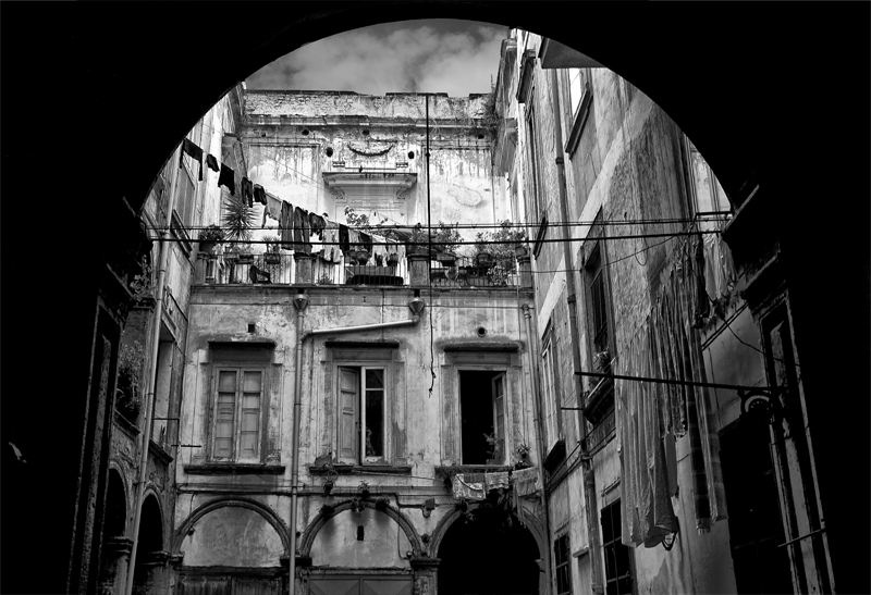 Sognando Napoli: arco verso la luce napoli, fotografia di Enrico Cortesano