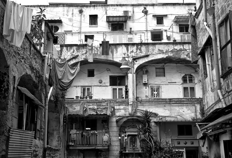Sognando Napoli: cortile 2 napoli, fotografia di Enrico Cortesano
