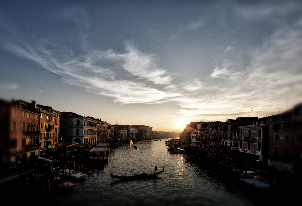 Vecchi Ricordi Venezia: tramonto a venezia, fotografia di Enrico Cortesano